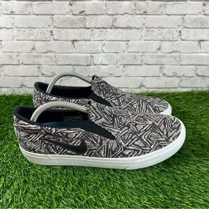 Nike Charge Slip on SB Shoes Men’s 8 Black White Sneakers Casual Sk 9.5